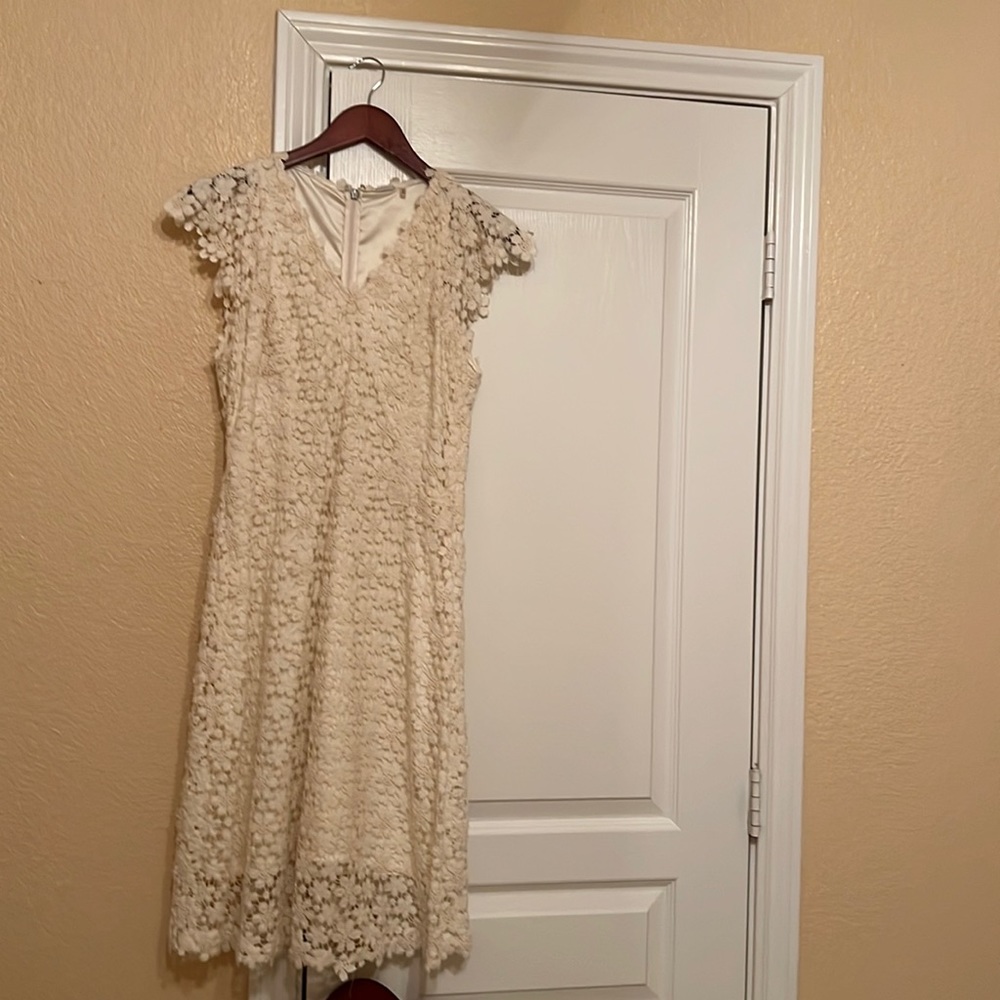 Elie Tahari sleeveless off white midi dress